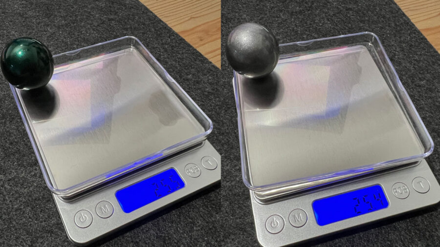 ボールの重量は同じ約26g